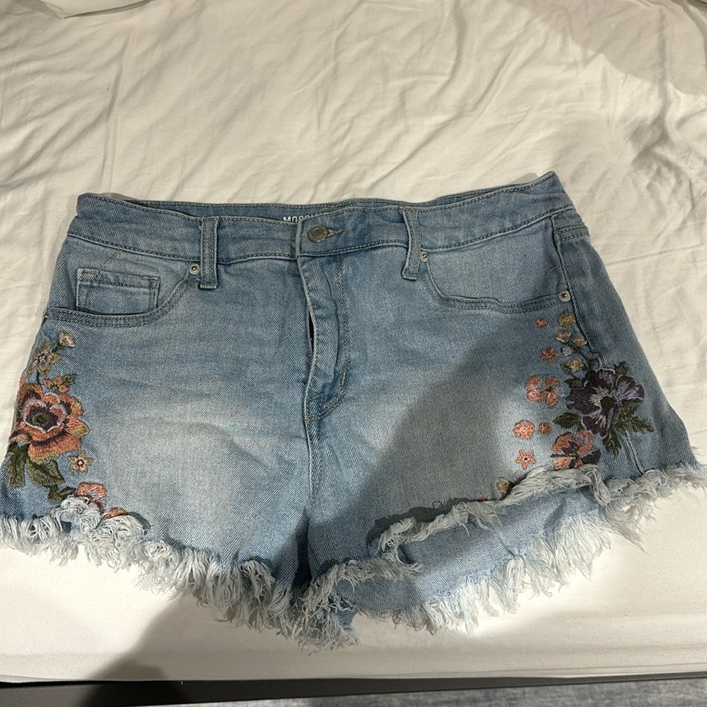 Denim shorts with frayed bottom and floral design